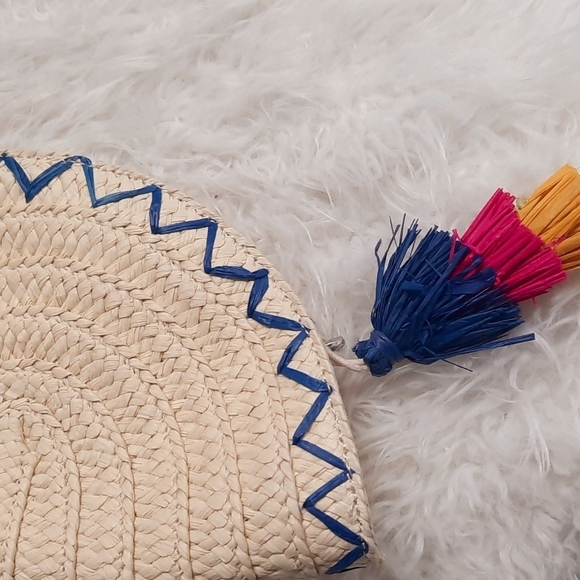 INC - Picture 2 of 5